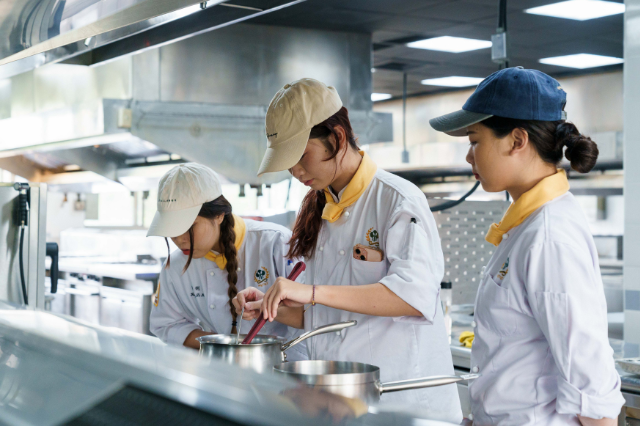 高餐學生烹飪照